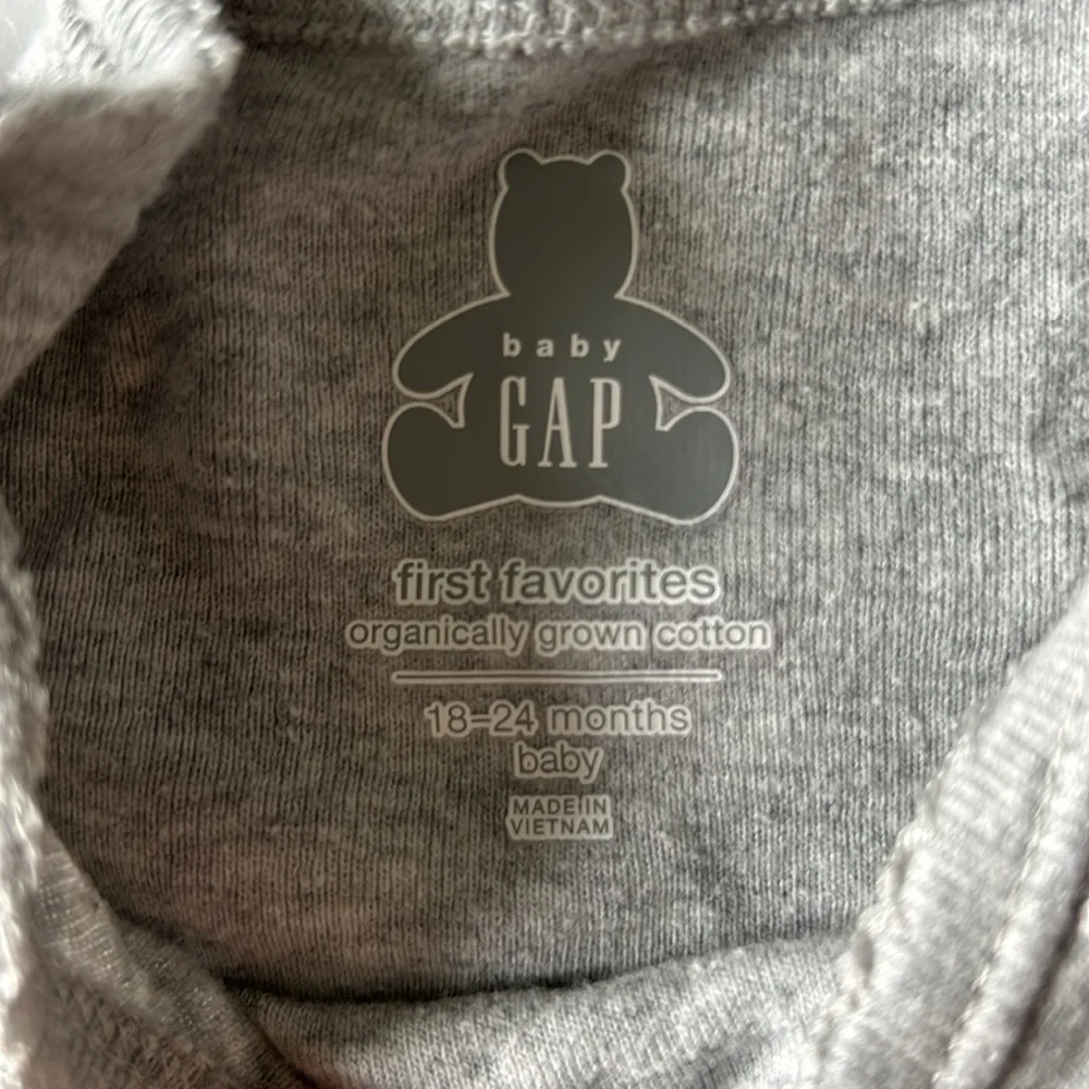 Baby gap grey polka dot set size 18-24 months